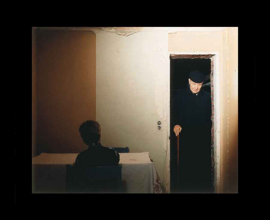 VATERBILDER | FATHERPICTURES - STAGED FAMILY PICTURES WITH SILICONE PUPPETS - Part I &copy; Burkhard Philipp von Harder