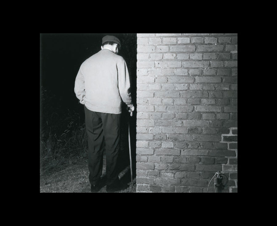 VATERBILDER | FATHERPICTURES - STAGED FAMILY PICTURES WITH SILICONE PUPPETS - Part I &copy; Burkhard Philipp von Harder