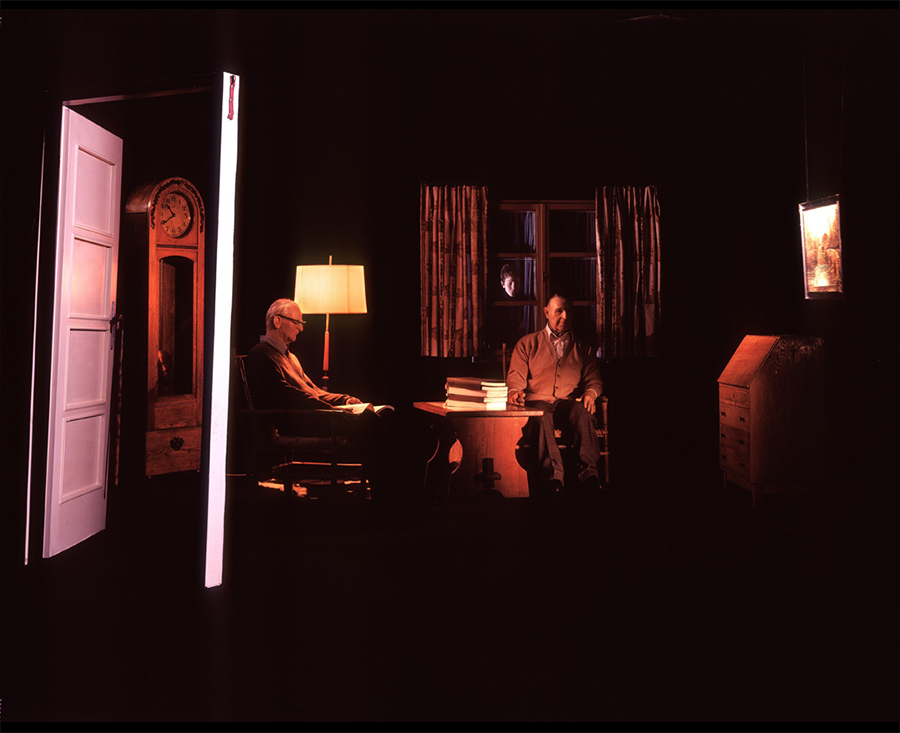 VATERBILDER | FATHERPICTURES - STAGED FAMILY PICTURES WITH SILICONE PUPPETS - Der Vertrag / The contract- 2004 &copy;  Burkhard Philipp von Harder