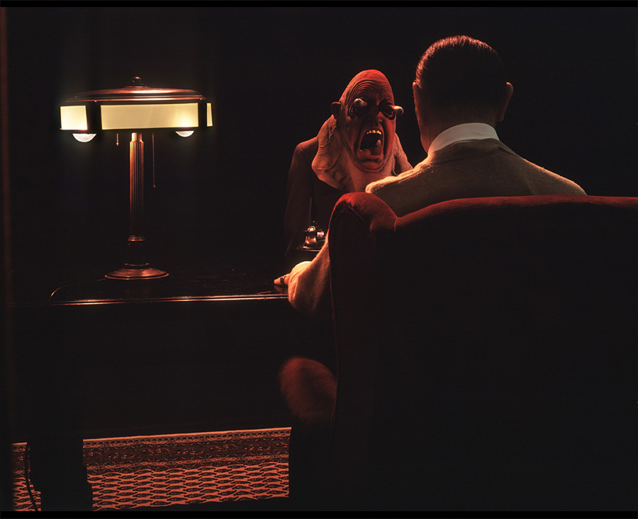 VATERBILDER | FATHERPICTURES - STAGED FAMILY PICTURES WITH SILICONE PUPPETS - Der Vertrag / The contract- 2004 &copy;  Burkhard Philipp von Harder