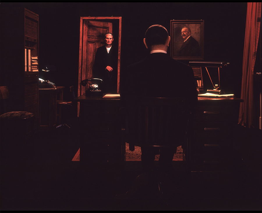 VATERBILDER | FATHERPICTURES - STAGED FAMILY PICTURES WITH SILICONE PUPPETS - Der Vertrag / The contract- 2004 &copy;  Burkhard Philipp von Harder